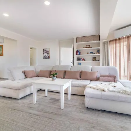 Apartment Vintage Banjol