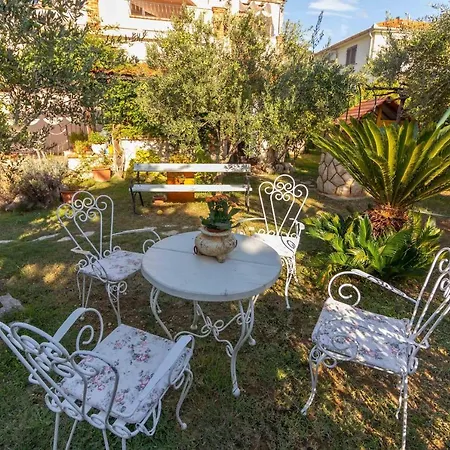 Vintage Apartment Banjol